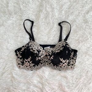 Women Wacoal Lace Bra in Black and Nude Cream Size 36C